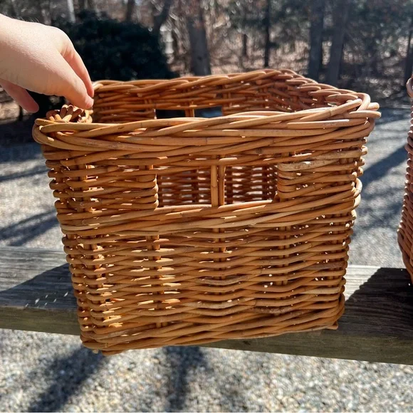 Pottery Barn Sabrina Baskets Large Wicker Storage Bin Basket Natural - Picture 4 of 9
